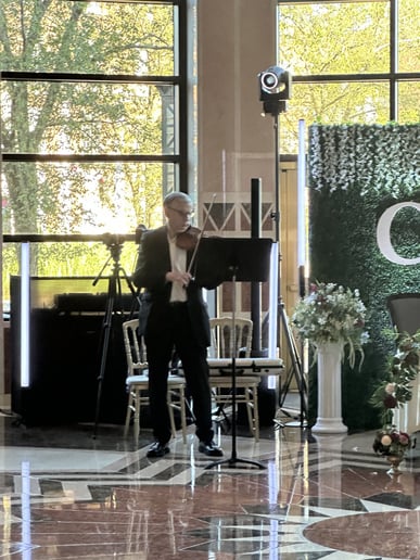Gallery photo 3 of Gregory Ayriyan - Virtuoso Violinist