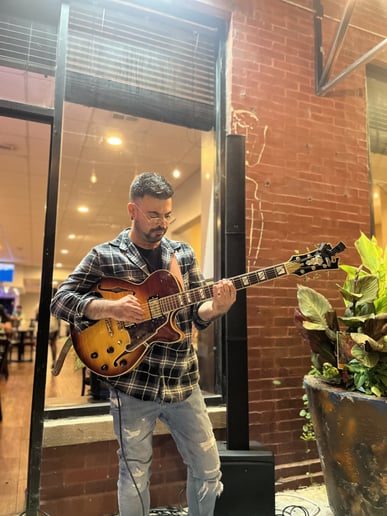 Gallery photo 4 of Manuel Reyes – Wedding & Corporate Event Guitarist