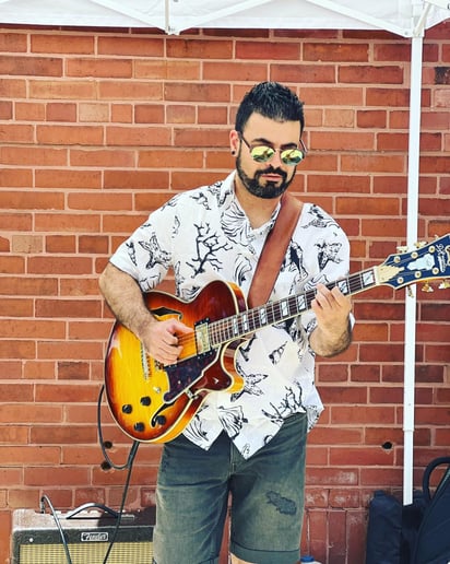 Gallery photo 1 of Manuel Reyes – Wedding & Corporate Event Guitarist