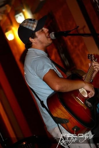 Gallery photo 1 of Guitarist/Singer