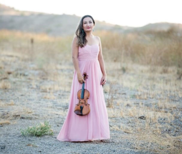 Gallery photo 1 of Gulia violinist