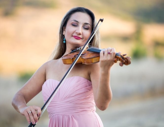 Gallery photo 2 of Gulia violinist