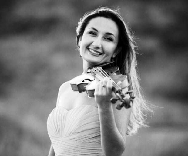 Gallery photo 6 of Gulia violinist