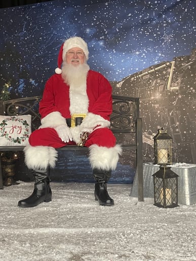 Gallery photo 1 of Guston Santa