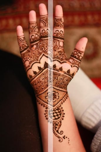 Gallery photo 6 of Hamnah N. The Henna Artist