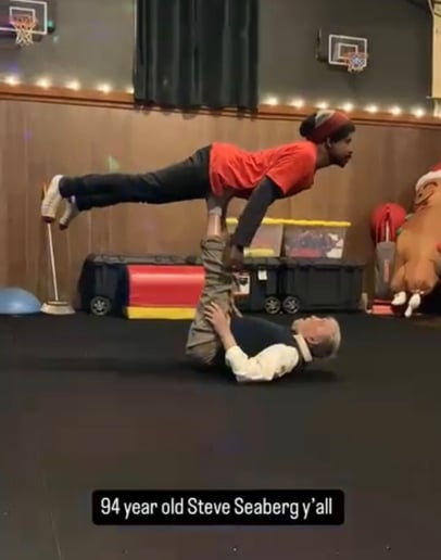 Gallery photo 7 of Handbalancer, Splits & Breakdance