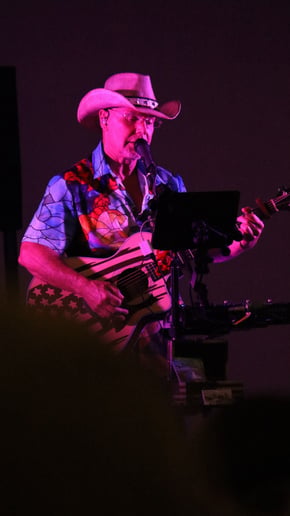 Gallery photo 24 of Hank B Free