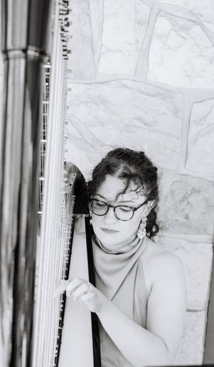 Gallery photo 1 of Hannah Anderson, harpist
