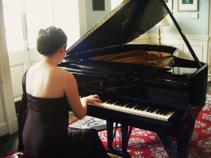 Gallery photo 3 of Hannah King - Piano