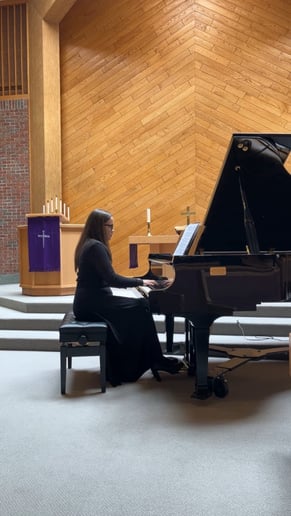 Gallery photo 2 of Hannah Salamon Event Pianist