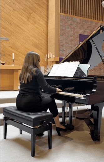 Gallery photo 4 of Hannah Salamon Event Pianist