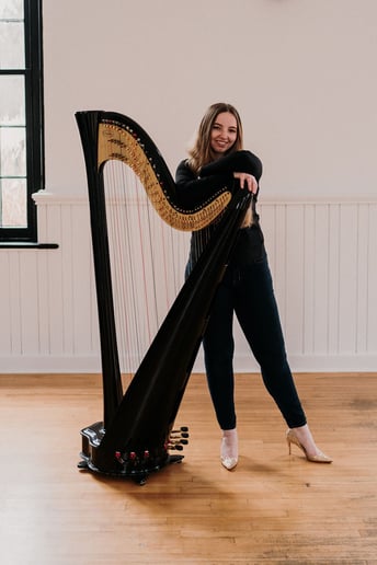 Gallery photo 3 of Hannah Warren, Harpist