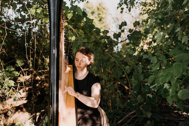 Gallery photo 6 of Hannah Warren, Harpist