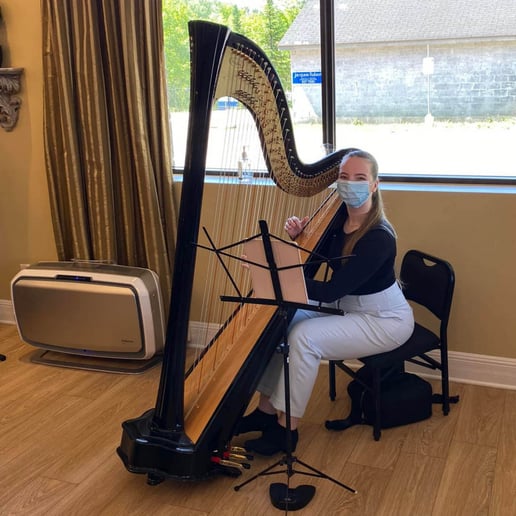 Gallery photo 8 of Hannah Warren, Harpist