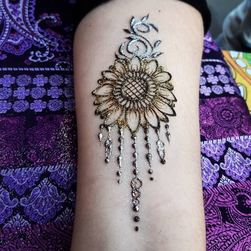 Gallery photo 14 of Happy Go Henna