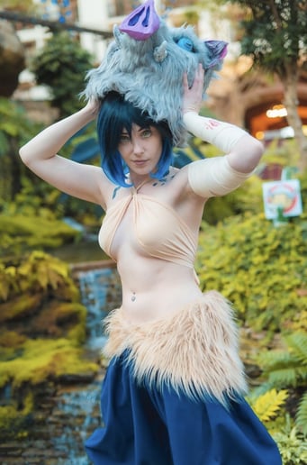 Gallery photo 6 of Harley Frances with Gotham Gal Cosplay