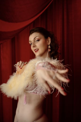 Gallery photo 4 of Harlowe: Burlesque, Aerial & Hosting