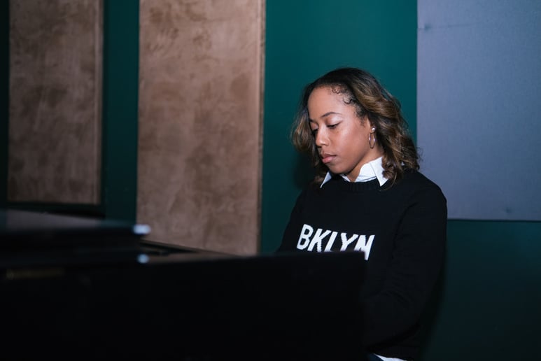 Gallery photo 1 of Nia HB Piano