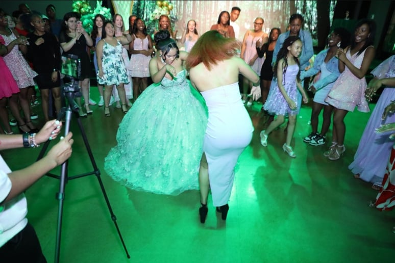 Gallery photo 6 of Harmony Luxe Entertainment