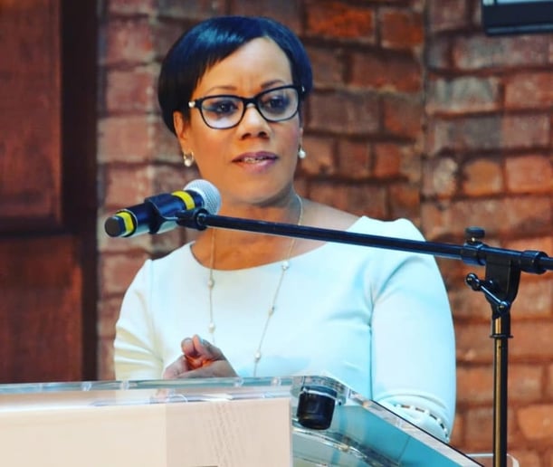 Gallery photo 2 of Liz Faublas Bestselling Author, Motivational Speaker & Host
