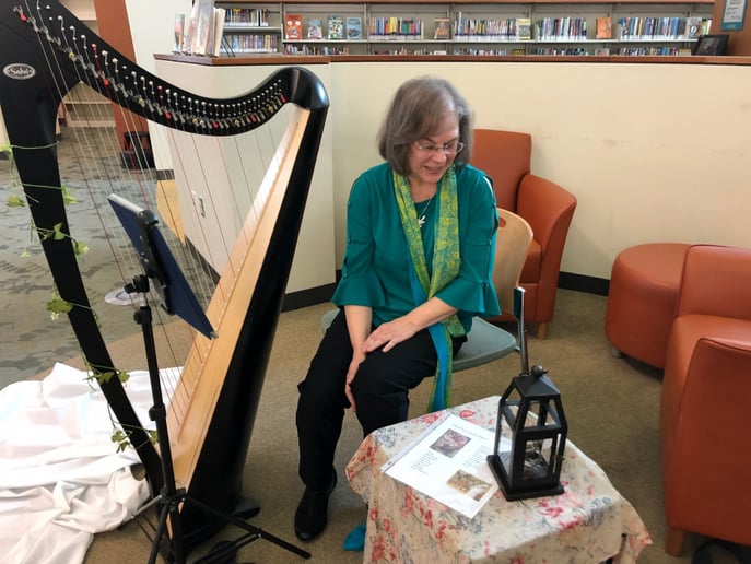 Gallery photo 2 of Sandra Fromm Celtic Harp Music