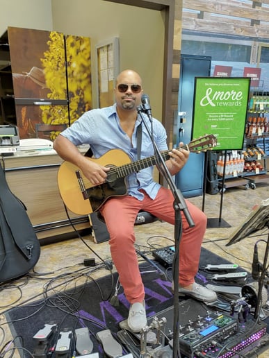 Gallery photo 6 of Havy Rodriguez the Latin Entertainer