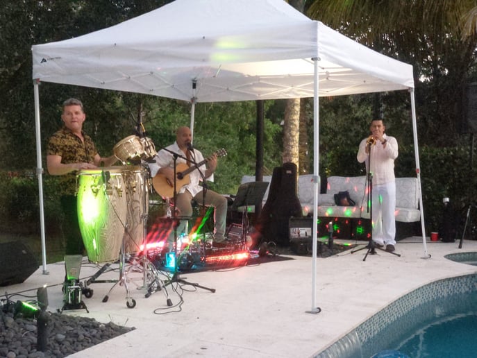 Gallery photo 10 of Havy Rodriguez the Latin Entertainer