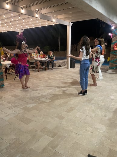 Gallery photo 26 of Hawaiian Dancers & Fire knife Dancers