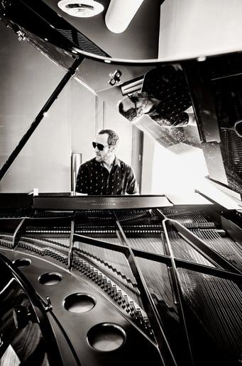 Gallery photo 11 of Adam Heart Entertainment Experience Solo/Band/Dueling