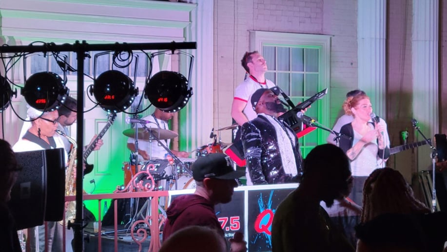 Gallery photo 25 of Adam Heart Entertainment Experience Solo/Band/Dueling
