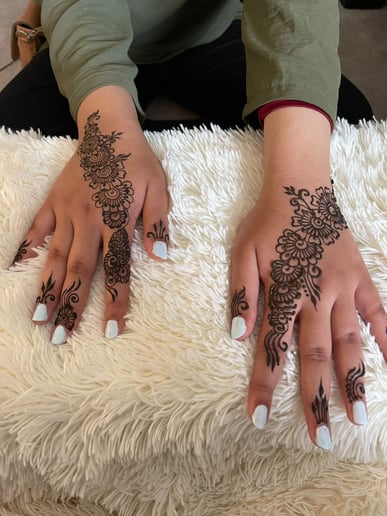 Gallery photo 4 of Henna Art