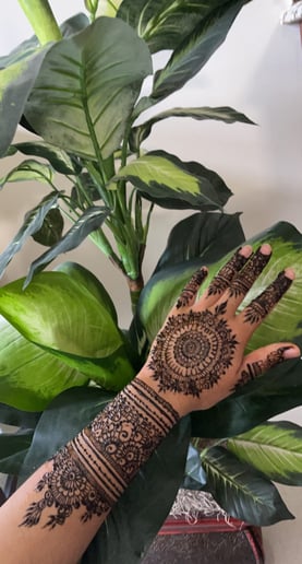 Gallery photo 5 of Henna Art