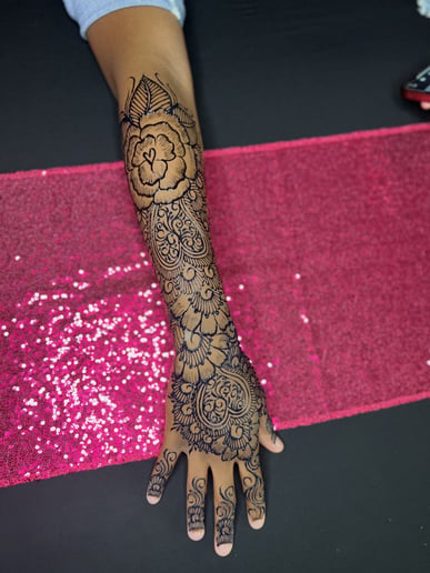 Gallery photo 4 of Henna Art