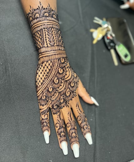 Gallery photo 5 of Henna Art