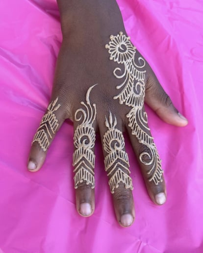 Gallery photo 6 of Henna Art