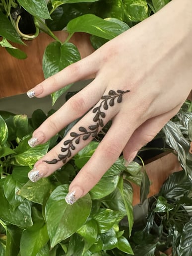 Gallery photo 2 of Henna Art
