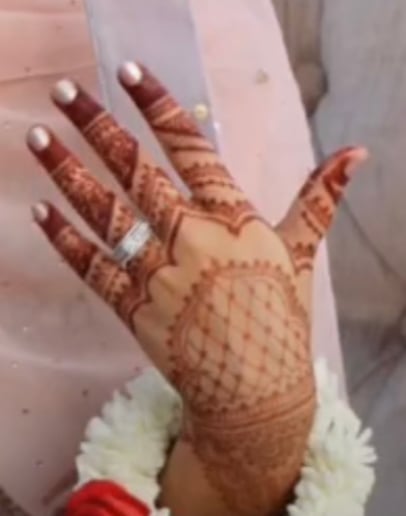 Gallery photo 5 of Henna Art