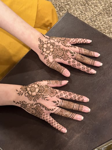 Gallery photo 6 of Henna Art