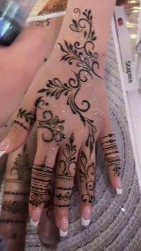 Gallery photo 2 of Henna by Mariyam