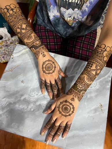 Gallery photo 1 of Henna Artist
