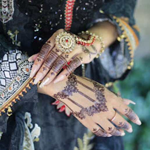Gallery photo 2 of Henna Artist