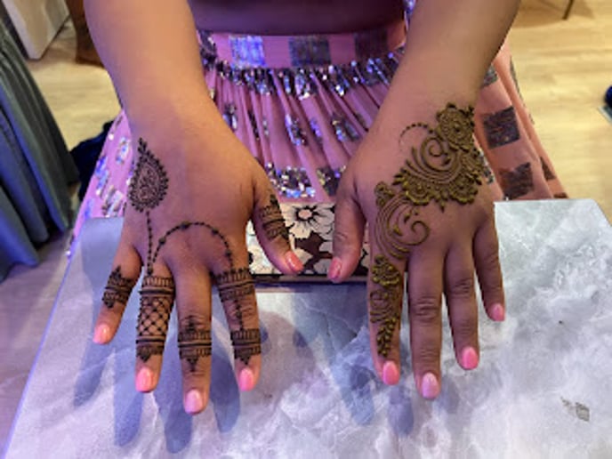 Gallery photo 5 of Henna Artist