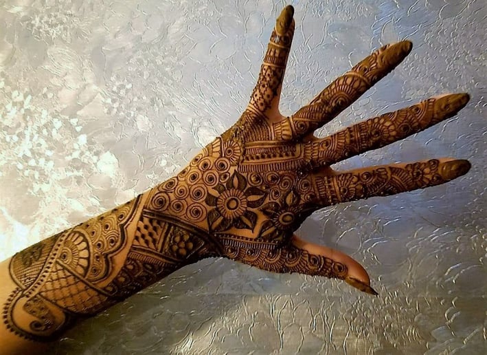 Gallery photo 7 of Arva Henna Artist