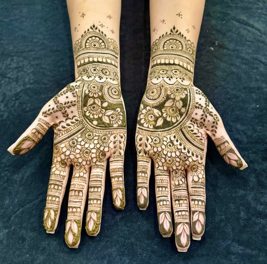 Gallery photo 1 of Henna by Aleena