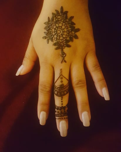 Gallery photo 2 of Henna by Nadia