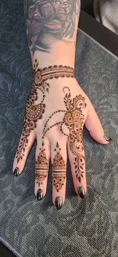Gallery photo 2 of Henna by Noorjai
