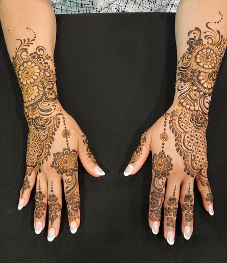 Gallery photo 4 of Henna by Noorjai
