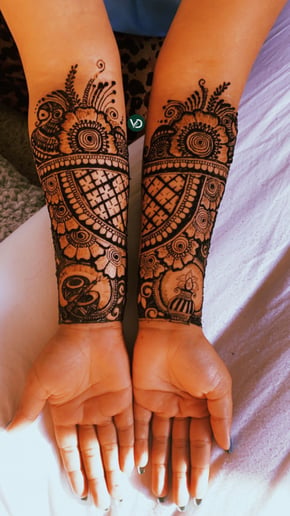 Gallery photo 1 of Henna by Vanshu'z