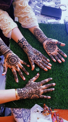 Gallery photo 2 of Henna by Vanshu'z