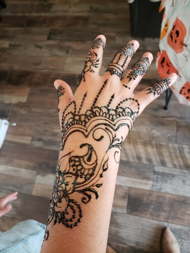 Gallery photo 2 of Henna by Yenni